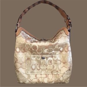 COACH VINTAGE Elegant Cream and Tan Hobo Bag